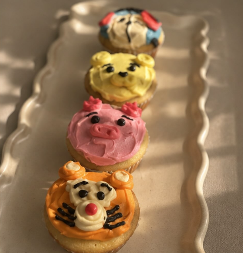 Animal-face decorated cupcakes